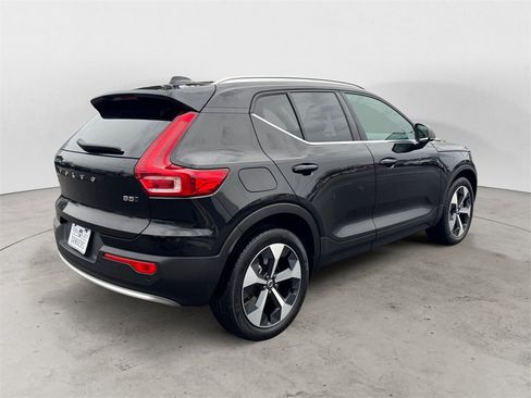 Certified 2025 Volvo XC40 B5 Core image 6
