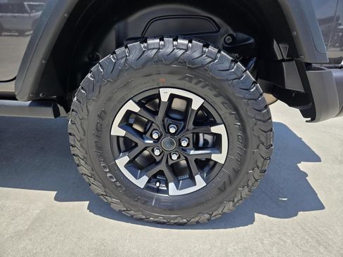 Used 2025 Jeep Wrangler Unlimited Rubicon 4xe w/ Convenience Group AWD/4WD image 34