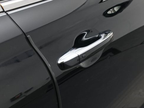 Used 2017 Genesis G90 3.3T Premium image 14