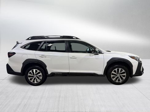 Used 2023 Subaru Outback Premium image 8