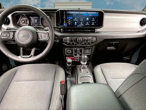 Certified 2025 Jeep Gladiator Sport AWD/4WD image 15