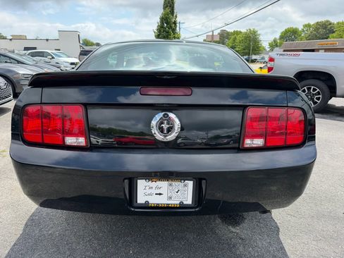 Used 2007 Ford Mustang Premium RWD image 4