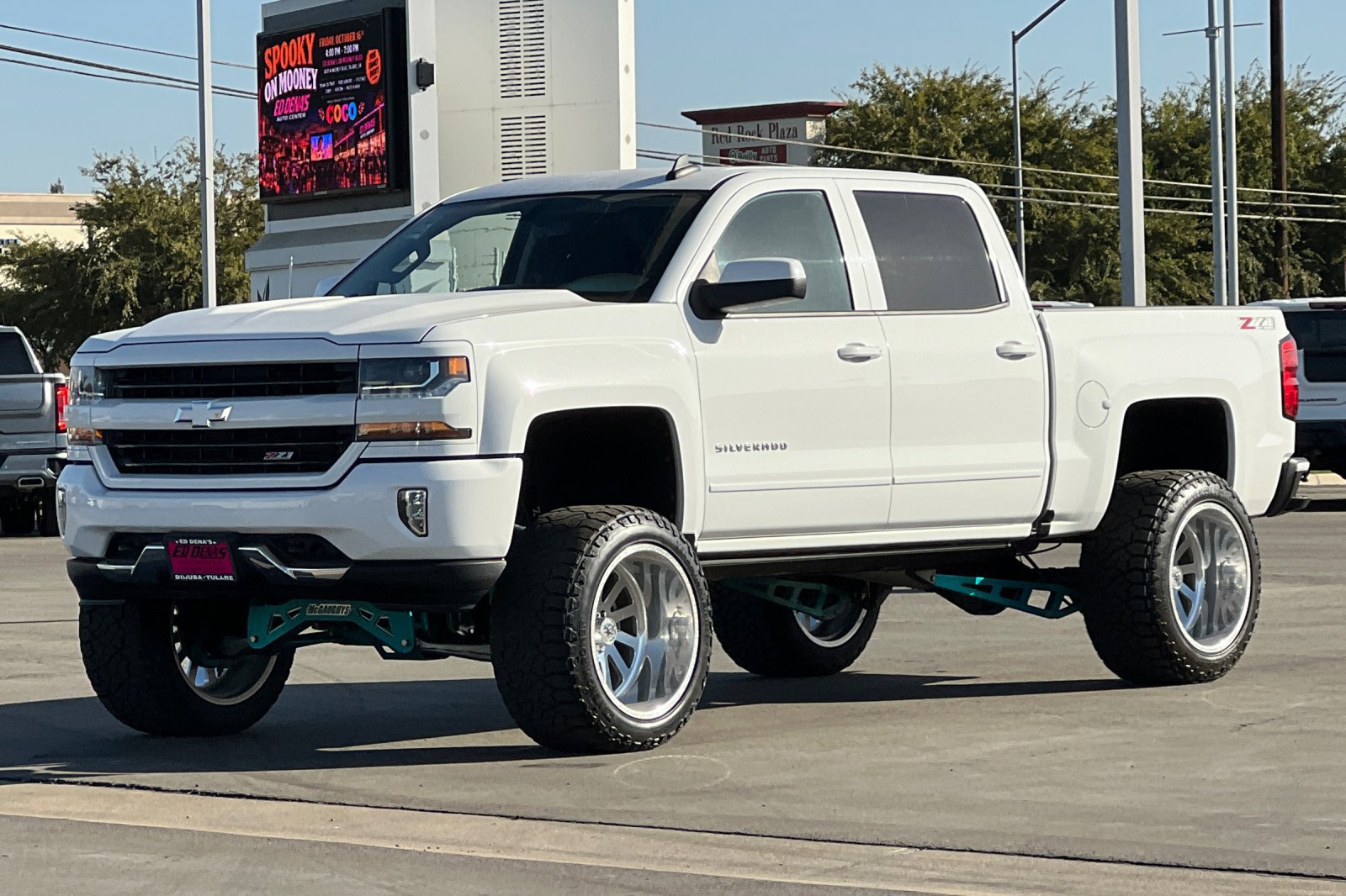 Used 2018 Chevrolet Silverado 1500 LT w/ All Star Edition AWD/4WD image 9
