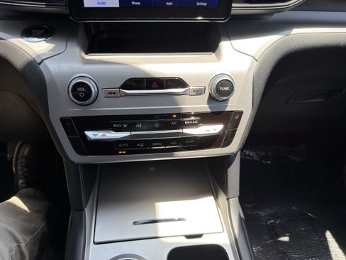 Used 2023 Ford Explorer XLT RWD image 32