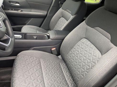 New 2025 Nissan Kicks SV w/ SV Premium Package FWD image 14