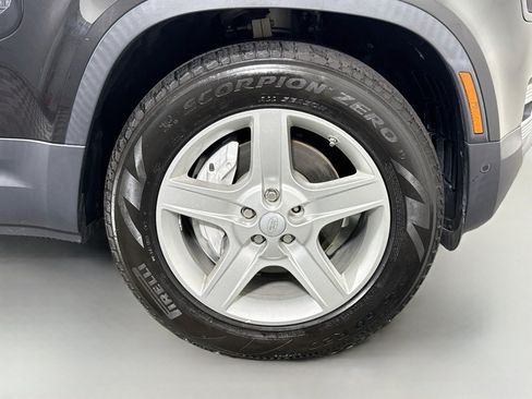 Used 2020 Land Rover Defender 110 SE AWD/4WD image 32