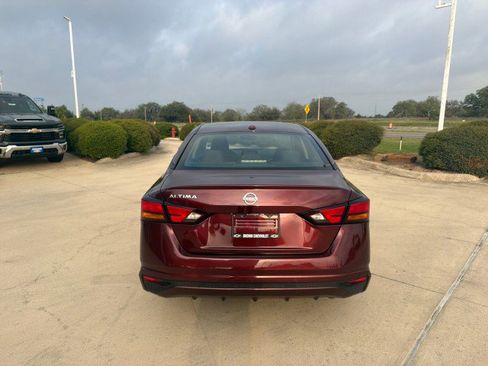 Used 2025 Nissan Altima 2.5 SV image 11