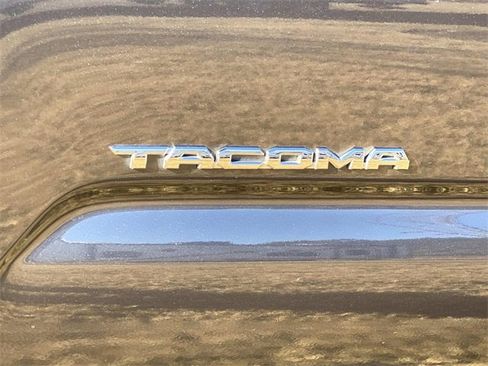 Used 2023 Toyota Tacoma SR5 w/ Technology Package image 13