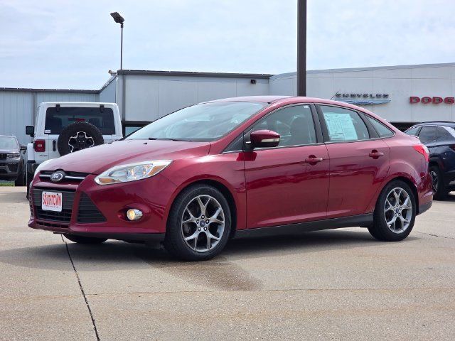 Used 2014 Ford Focus SE w/ Equipment Group 201A FWD image 3