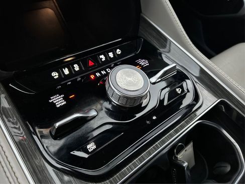 Used 2022 Jeep Wagoneer Series III w/ Rear Seat Video Group 1 image 37