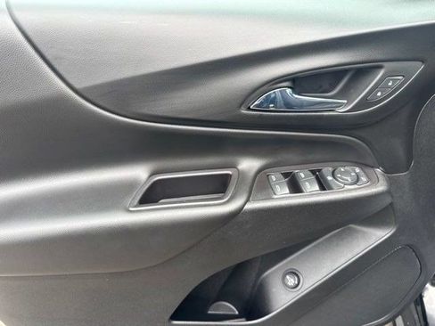 Used 2019 Chevrolet Equinox LT FWD image 9
