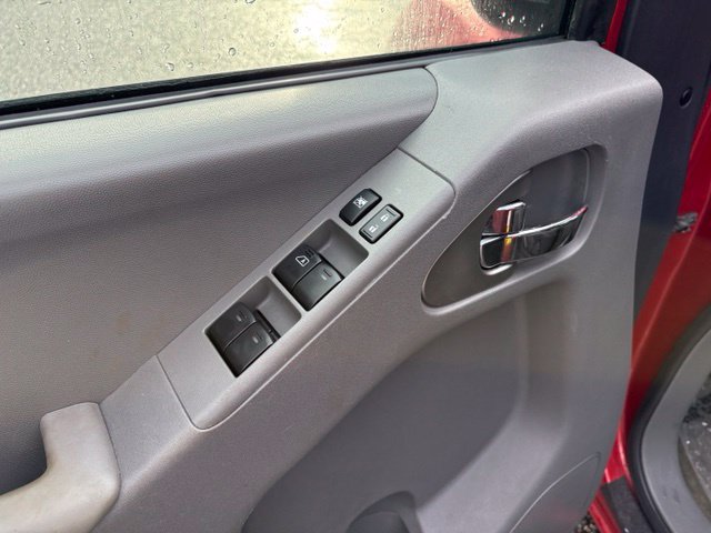 Used 2018 Nissan Frontier SV RWD image 11
