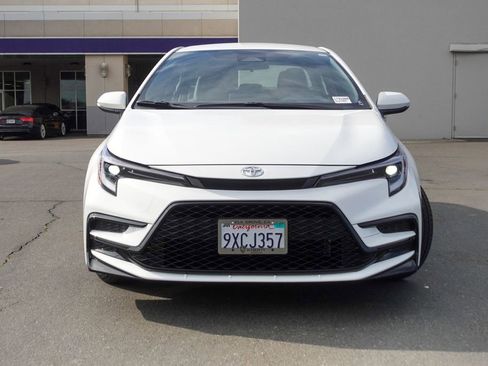 Used 2026 Toyota Corolla SE image 2