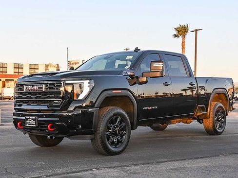 Used 2025 GMC Sierra 2500 AT4 AWD/4WD image 3