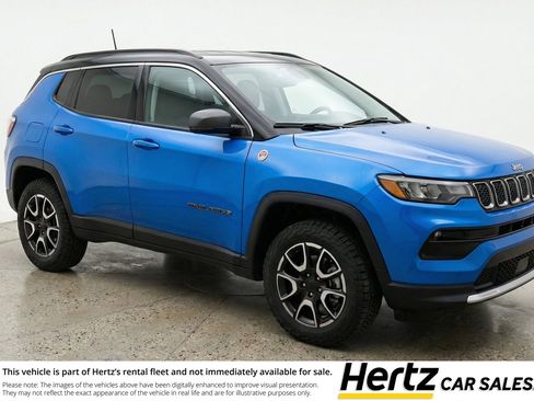 Used 2025 Jeep Compass Trailhawk AWD/4WD image 1