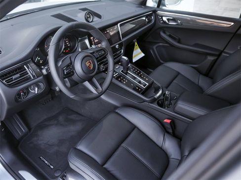 New 2026 Porsche Macan S image 4