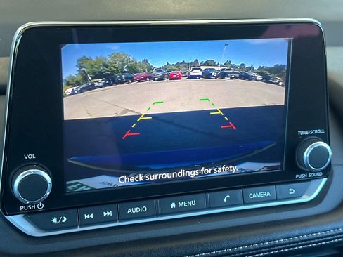 Used 2024 Nissan Rogue SV AWD/4WD image 19