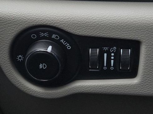 Used 2023 Chrysler Pacifica Limited FWD image 27