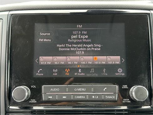 Used 2023 Nissan Titan SV image 18