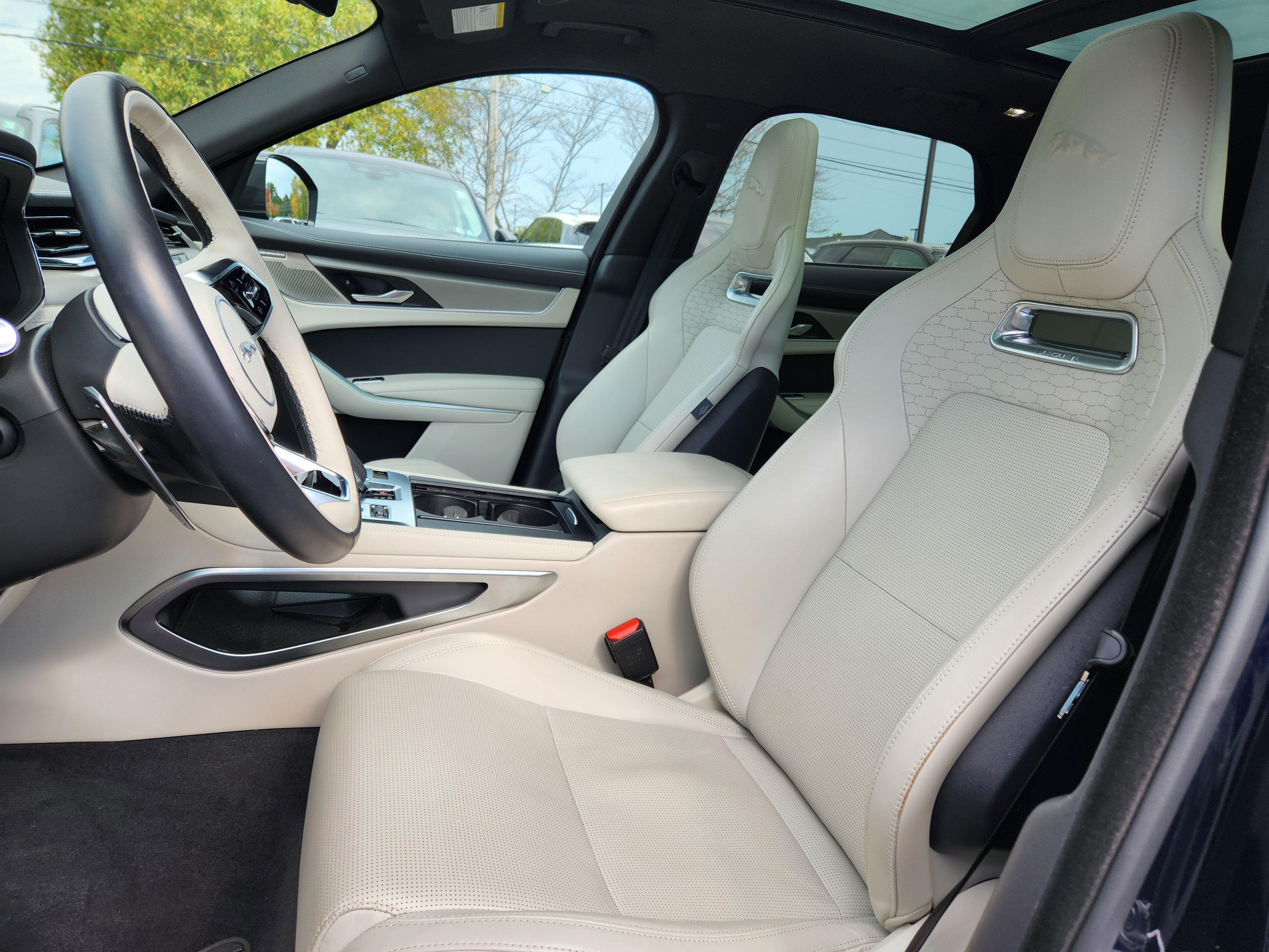 Certified 2026 Jaguar F-PACE R-Dynamic S AWD/4WD image 10