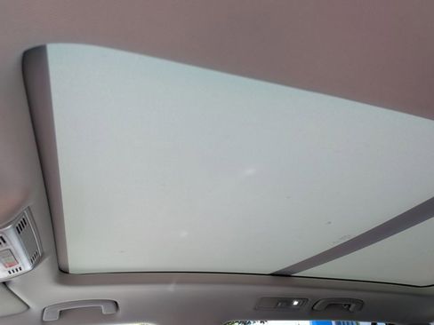 Used 2020 Volkswagen Tiguan SE w/ Panoramic Sunroof Package FWD image 13