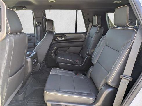 Used 2023 GMC Yukon SLT w/ SLT Luxury Package image 19