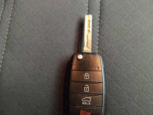 Used 2016 Kia Sorento LX w/ LX Convenience Package image 32