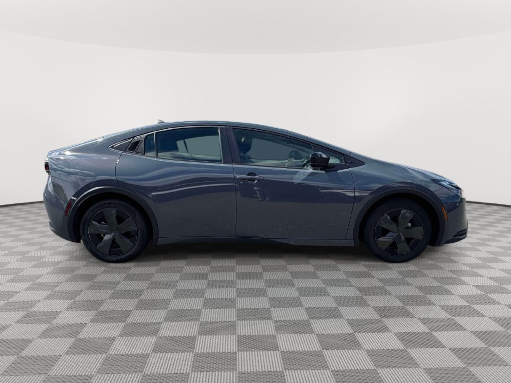 Used 2025 Toyota Prius LE FWD image 8