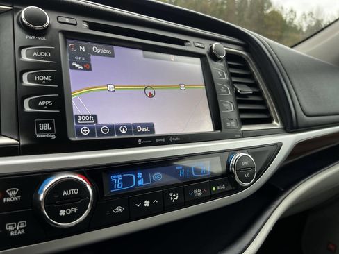 Used 2016 Toyota Highlander Limited Platinum image 29