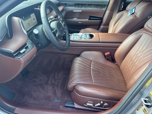 Used 2025 Genesis G90 3.5T AWD/4WD image 9