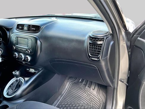 Used 2019 Kia Soul FWD image 17