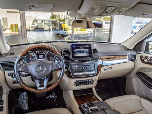 Used 2017 Mercedes-Benz GLS 550 4MATIC image 31