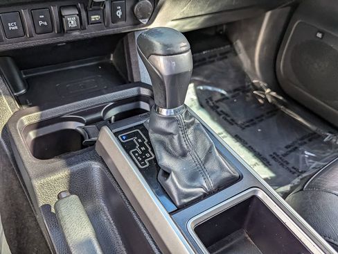 Used 2022 Toyota Tacoma Limited image 29