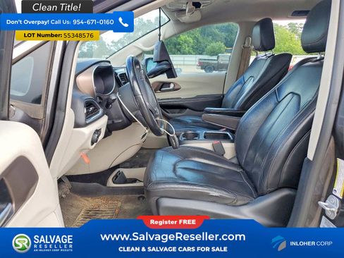 Used 2017 Chrysler Pacifica Touring-L Plus FWD image 9