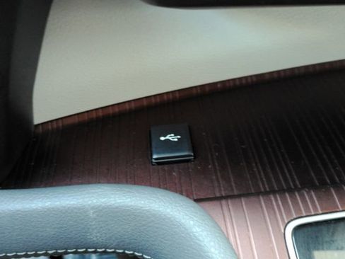 Used 2024 Toyota Sienna XLE image 46