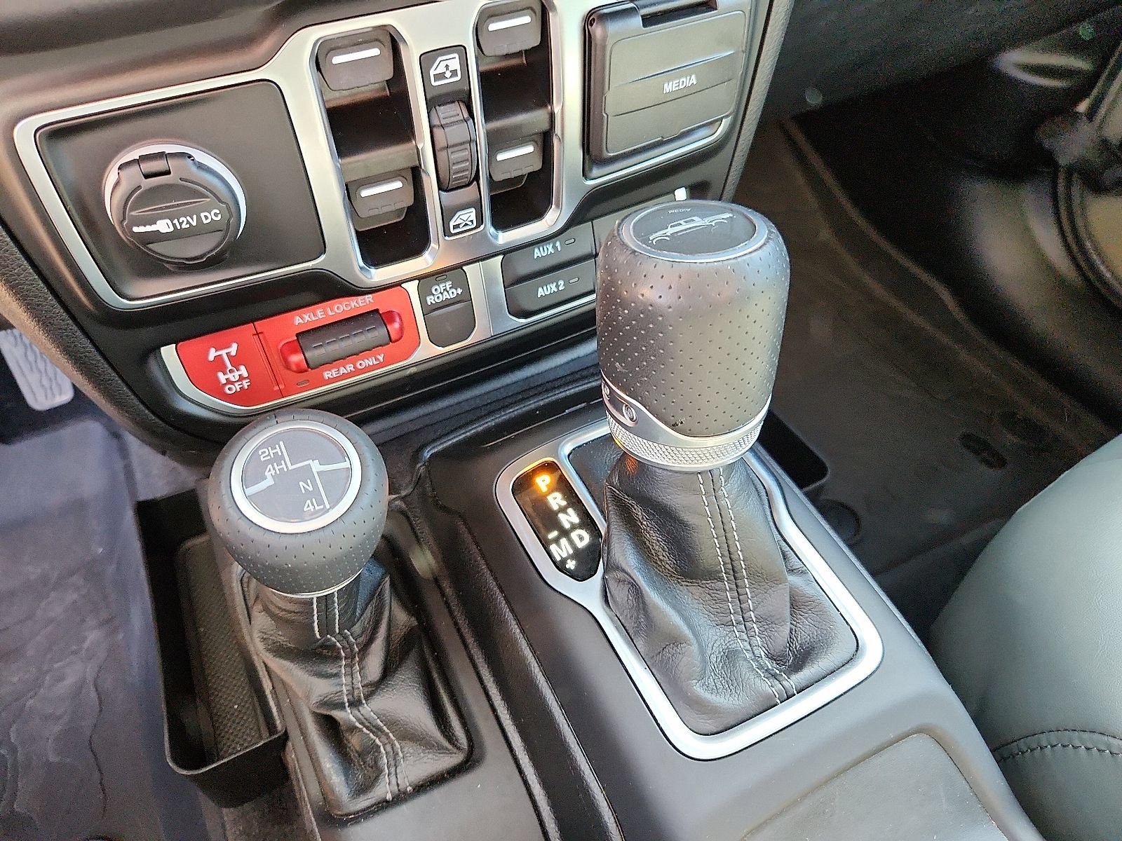 Used 2025 Jeep Gladiator Mojave w/ Safety Group AWD/4WD image 12