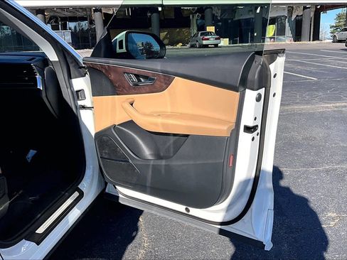 Used 2019 Audi Q8 Premium Plus image 22