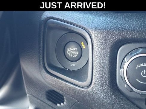 Used 2024 Jeep Gladiator Sport AWD/4WD image 16