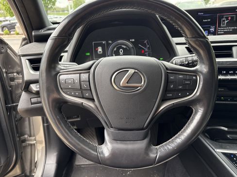 Used 2020 Lexus UX 250h w/ Premium Package image 18