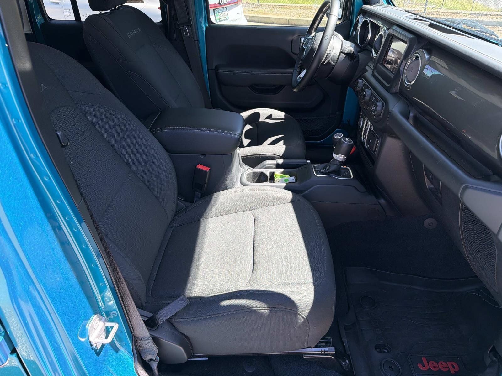 Used 2019 Jeep Wrangler Unlimited Sahara AWD/4WD image 14