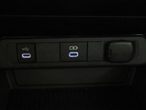 Used 2025 Toyota Prius LE image 34