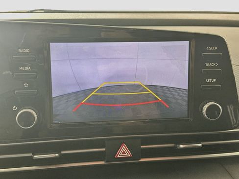 Used 2022 Hyundai Elantra SEL w/ Convenience + Premium Package FWD image 22
