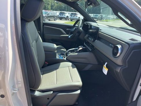 New 2026 Chevrolet Colorado ZR2 image 38