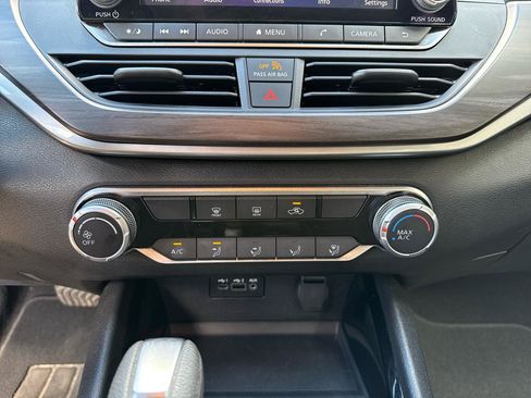 Used 2024 Nissan Altima 2.5 SV FWD image 11