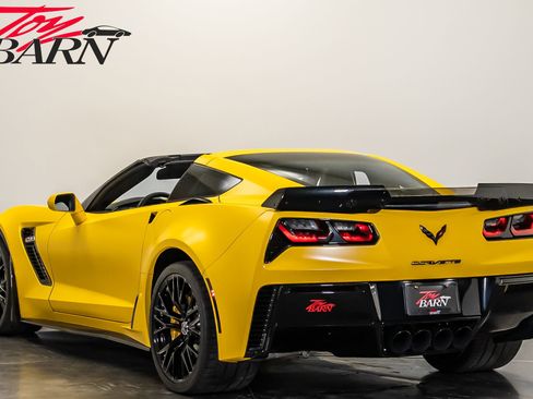 Used 2015 Chevrolet Corvette Z06 w/ 3LZ Preferred Equipment Group image 3