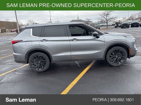 Used 2023 Mitsubishi Outlander AWD image 2