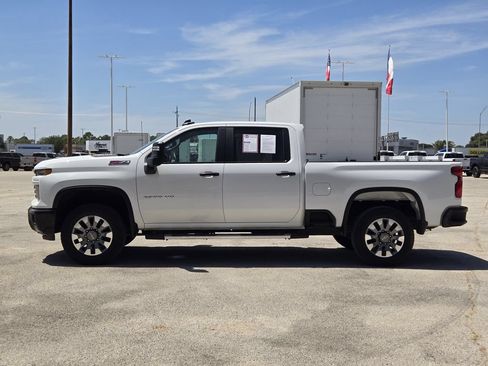 Used 2025 Chevrolet Silverado 2500 Custom w/ Custom Value Package AWD/4WD image 4