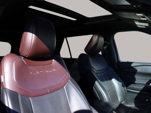 Used 2020 Ford Explorer Platinum w/ Premium Technology Package image 44