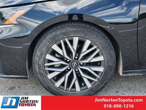 Used 2024 Nissan Altima 2.5 SV FWD image 13