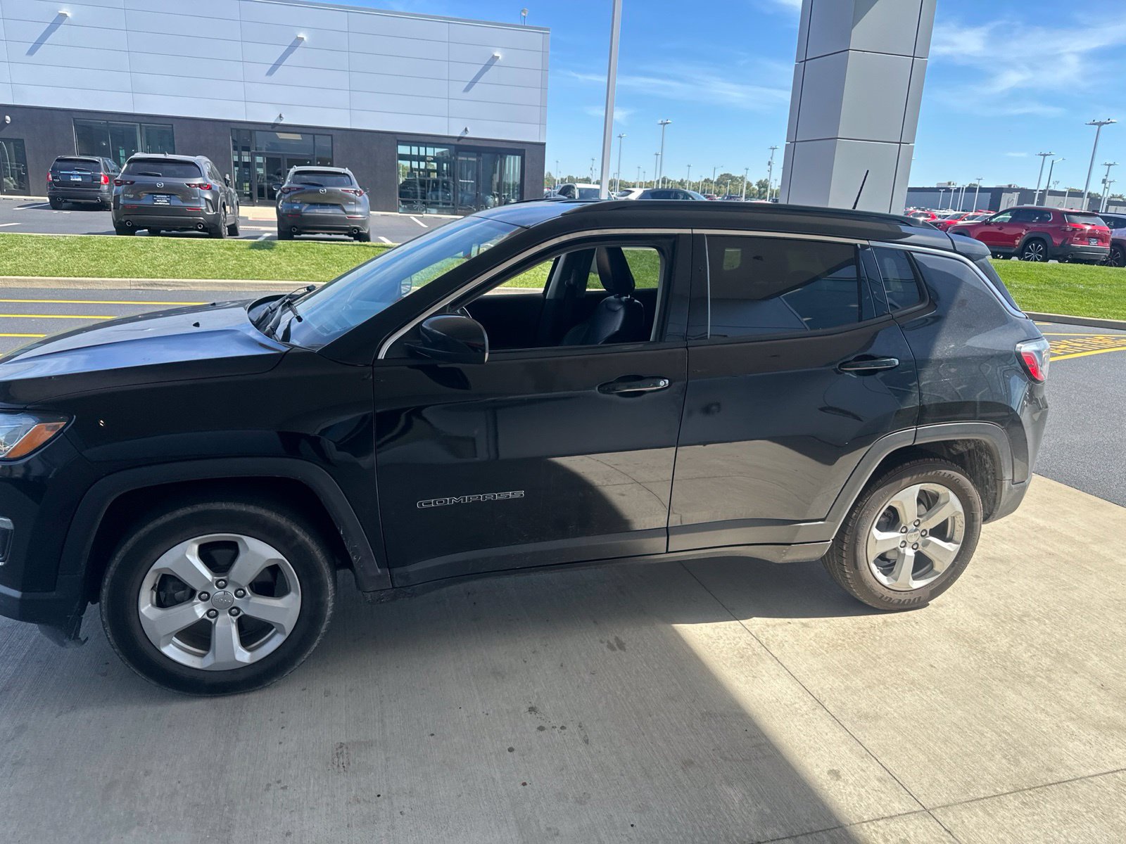 Used 2021 Jeep Compass Latitude FWD image 1